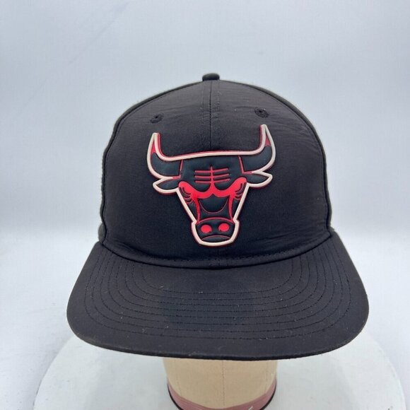 Ultra Game Chicago Bulls Logo NBA Classic Black Red Snapback Hat - Picture 1 of 10